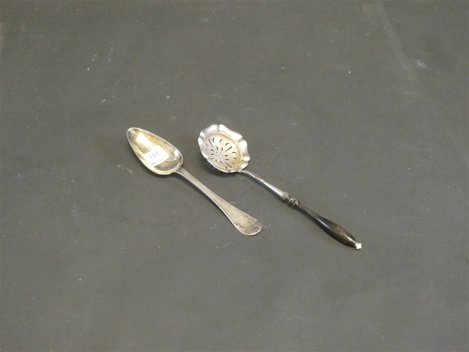 STR SOCKERSKED Och Matsked Bruttovikt 61 Gram Auktionshuset I rebro AB str-sockersked-och-matsked-bruttovikt-61-gram-auktionshuset-i-rebro-ab