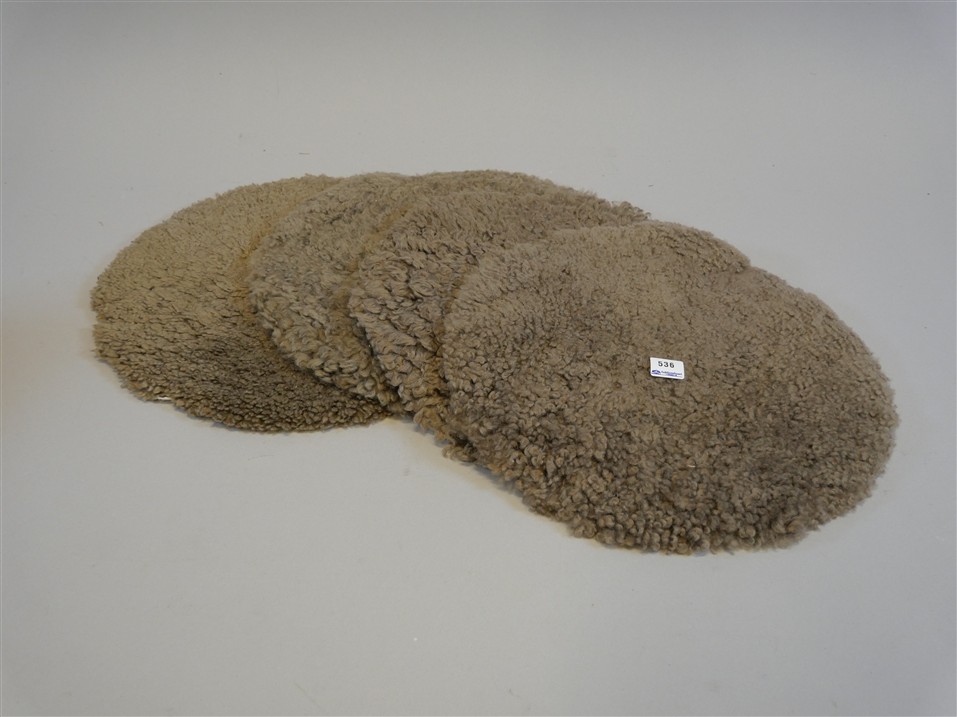stolsdynor-4-st-f-rskinn-diam-36-cm-auktionshuset-i-rebro-ab