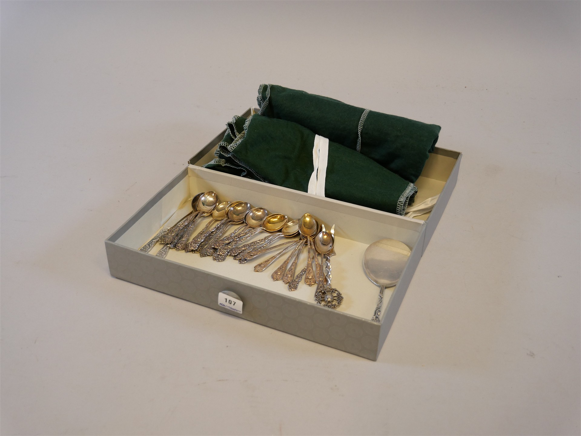 Auktion: 569 Objekt: 107