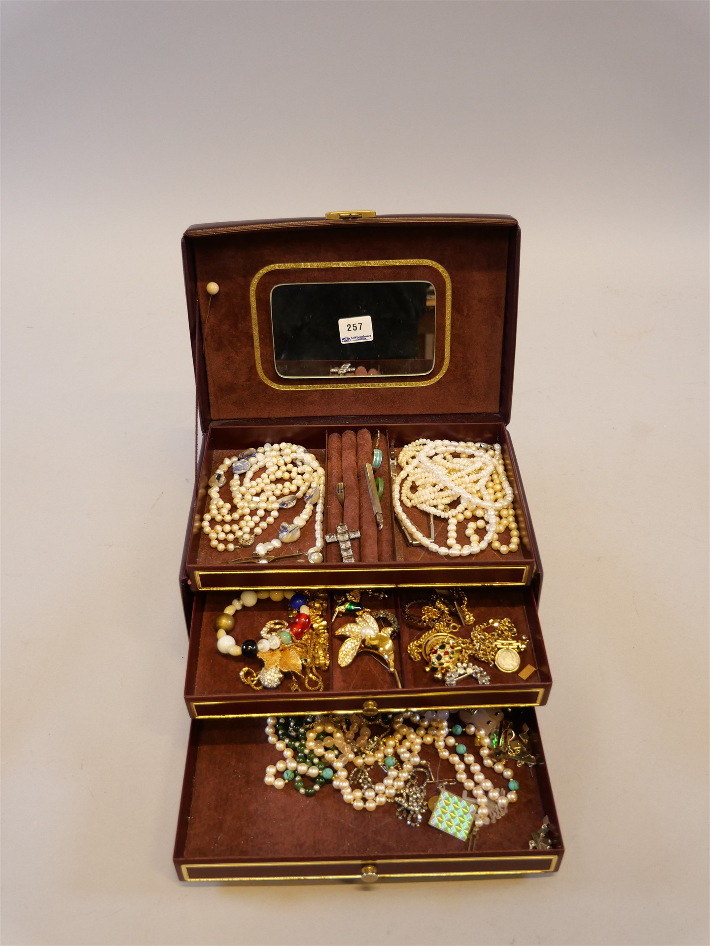 Auktion: 569 Objekt: 257